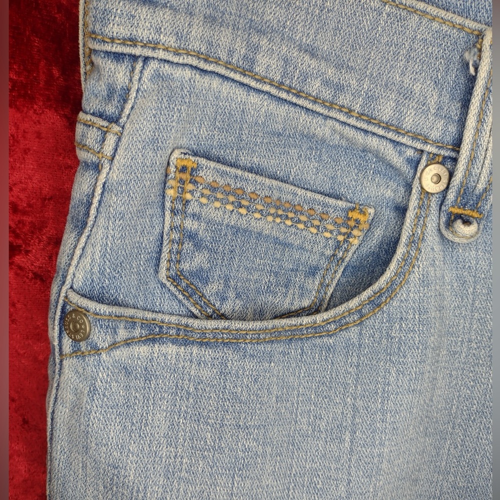 Levi's 515™ Capri Jeans Light Wash Denim Size 6 - Picture 3 of 9